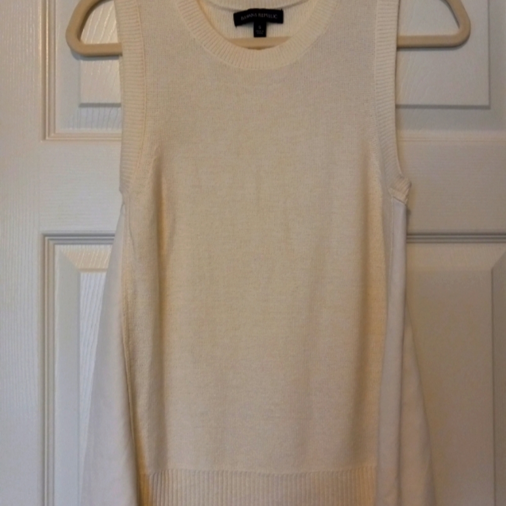 Banana Republic sleeveless sweater size Medium